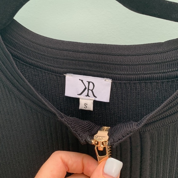 Sweater dress with gold detailing - Picture 5 of 10